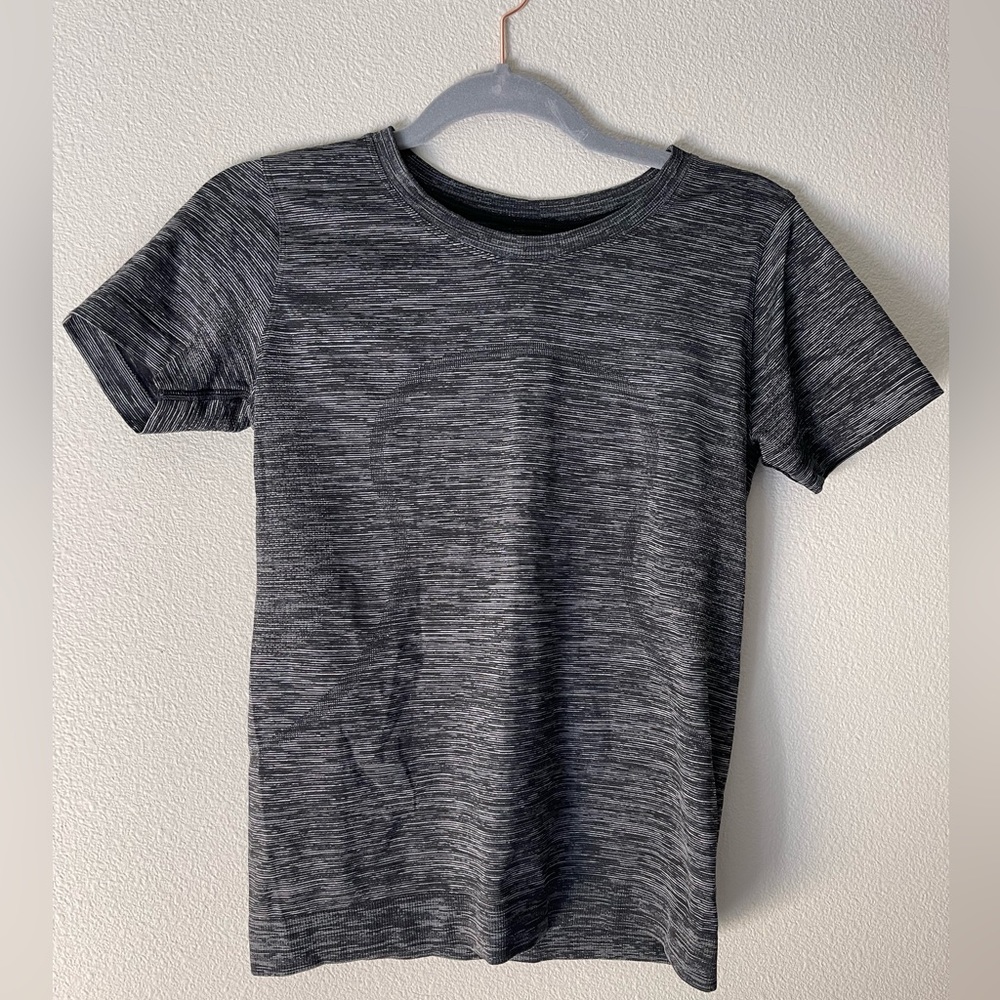 Lululemon grey top